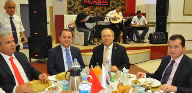 Toplumun Her Kesimiyle Kucaklaşmasını Sürdürüyor