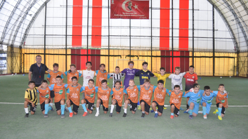 S.MİMARSİNANSPOR FUTBOL OKULU DOLU DİZGİN  