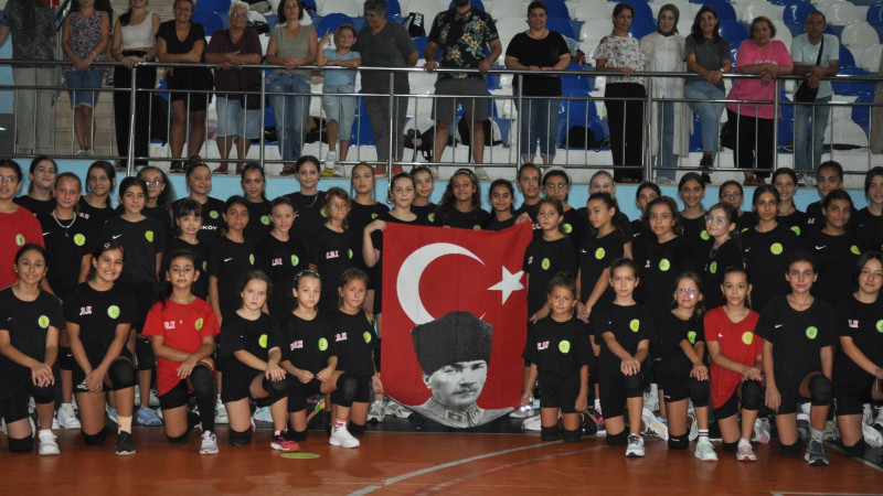 KADIKÖYSPOR’DAN ÖRNEK  ZAFER BAYRAMI KUTLAMASI