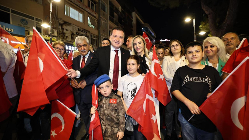 Silivri'de Zafer Yürüyüşü ve Berkay Konseri ile 30 Ağustos Coşkusu Yaşandı