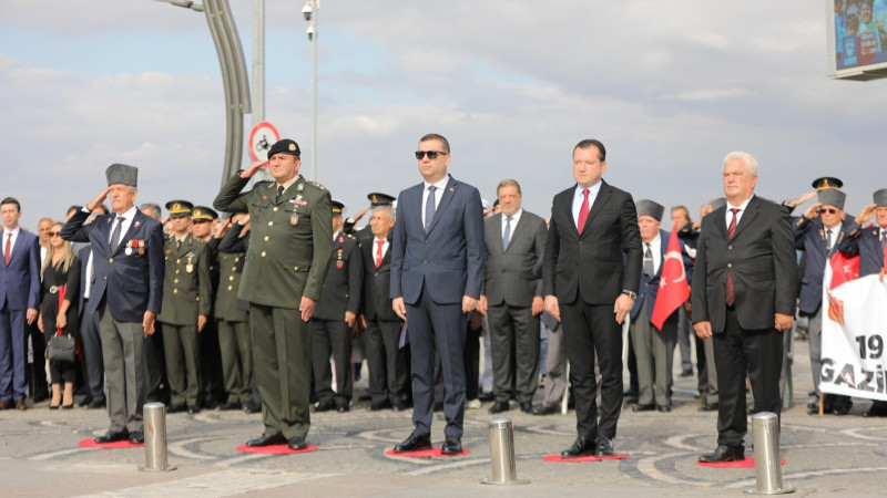 Silivri’de Gaziler Gününde Atatürk Anıtına Çelenk Sunuldu