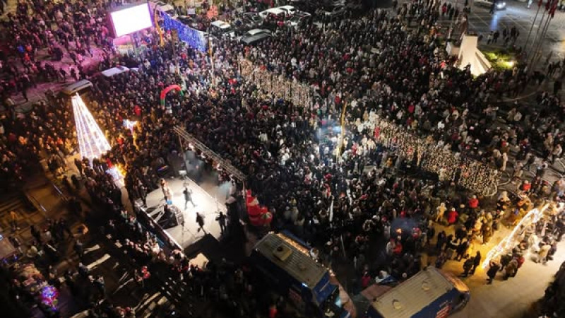 “Bu gece gökyüzü, hayallerimiz kadar parlak…”