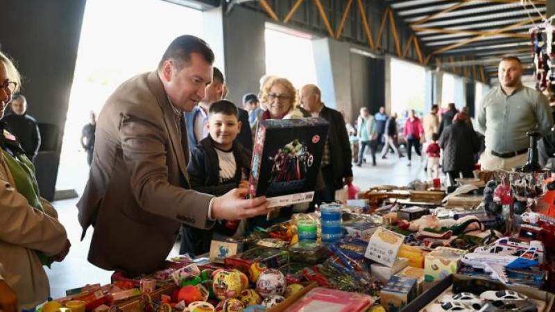 SİLİVRİ BELEDİYE BAŞKANI BORA BALCIOĞLU HALK PAZARI’NDA ESNAF VE VATANDAŞLARLA BULUŞTU