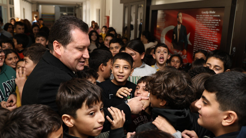 Başkan Balcıoğlu’ndan Dünya Çocuk Hakları Gününde Okullara Ziyaret