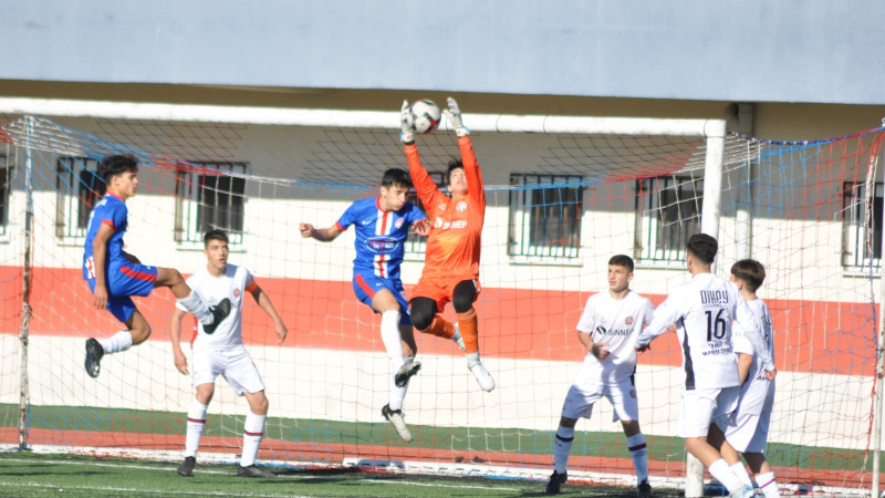 SİLİVRİSPOR U15 RAKİBE DEĞİL DİREKLERE TAKILDI ( 0 -2 )   