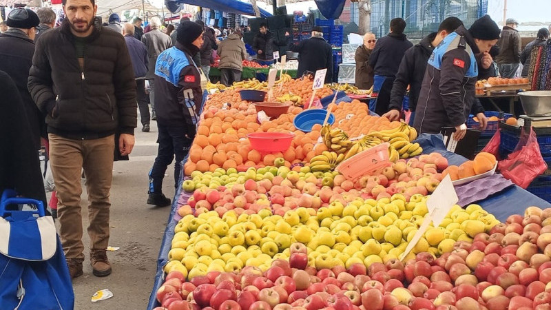 Zabıta Müdürlüğü Pazartesi Pazarı’nda Denetimlere Devam Ediyor