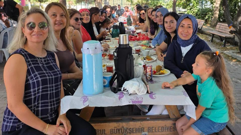 ÇAĞRIBEY ÖĞRETMEN VE ÇALIŞANLARLA KAHVALTIDA BULUŞTU