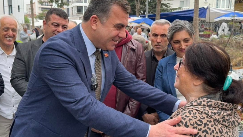 Doruk Bulut ve Yönetimi Pazartesi Pazarı’nda Vatandaşla Buluştu