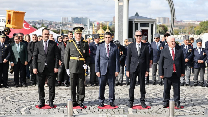 SİLİVRİ’DE 29 EKİM CUMHURİYET BAYRAMI ÇELENK KOYMA TÖRENİ GERÇEKLEŞTİ